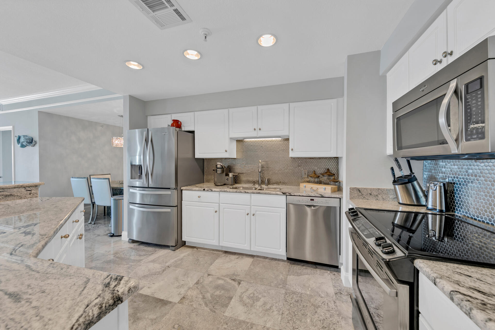 WATERVIEW TOWERS YACHT CLUB - Residential