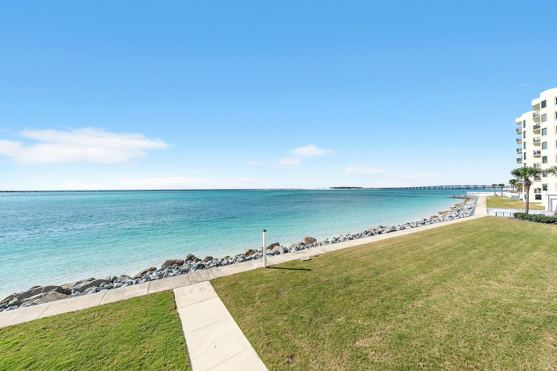 WATERVIEW TOWERS YACHT CLUB - Residential