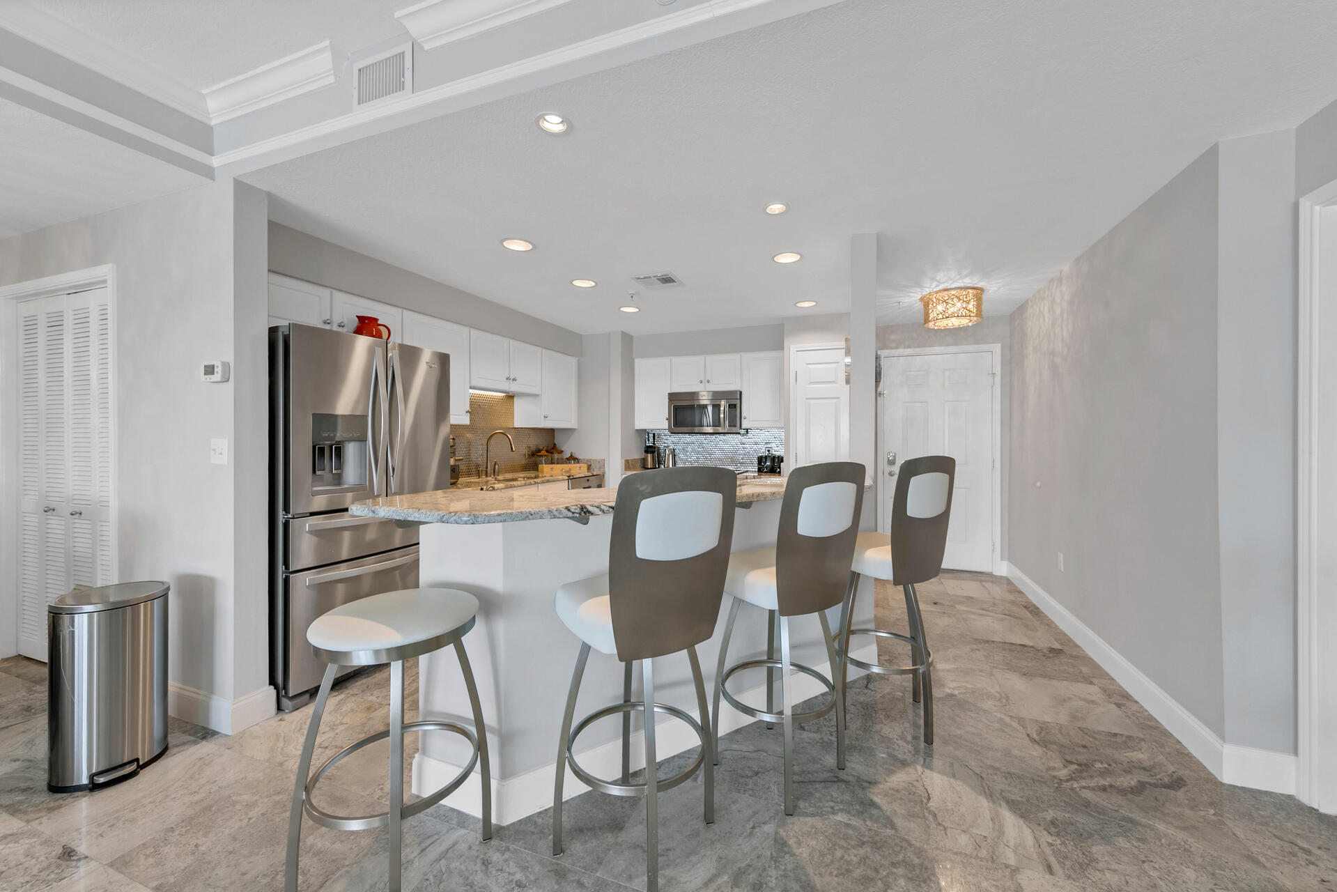 WATERVIEW TOWERS YACHT CLUB - Residential