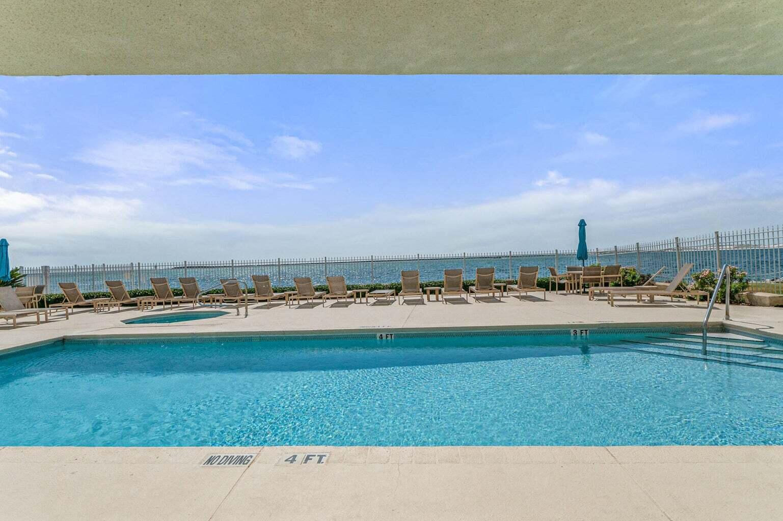 WATERVIEW TOWERS YACHT CLUB - Residential