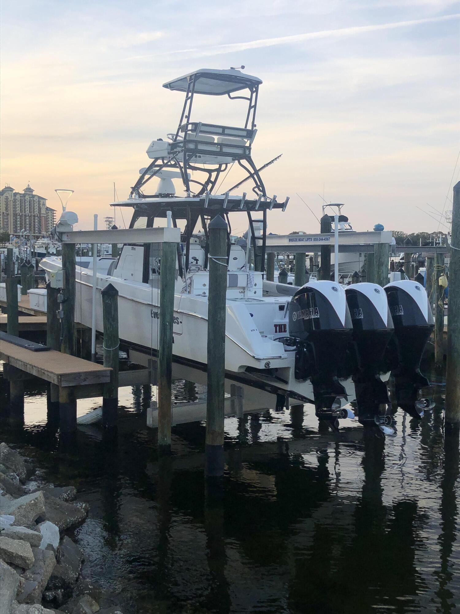 WATERVIEW TOWERS YACHT CLUB - Residential