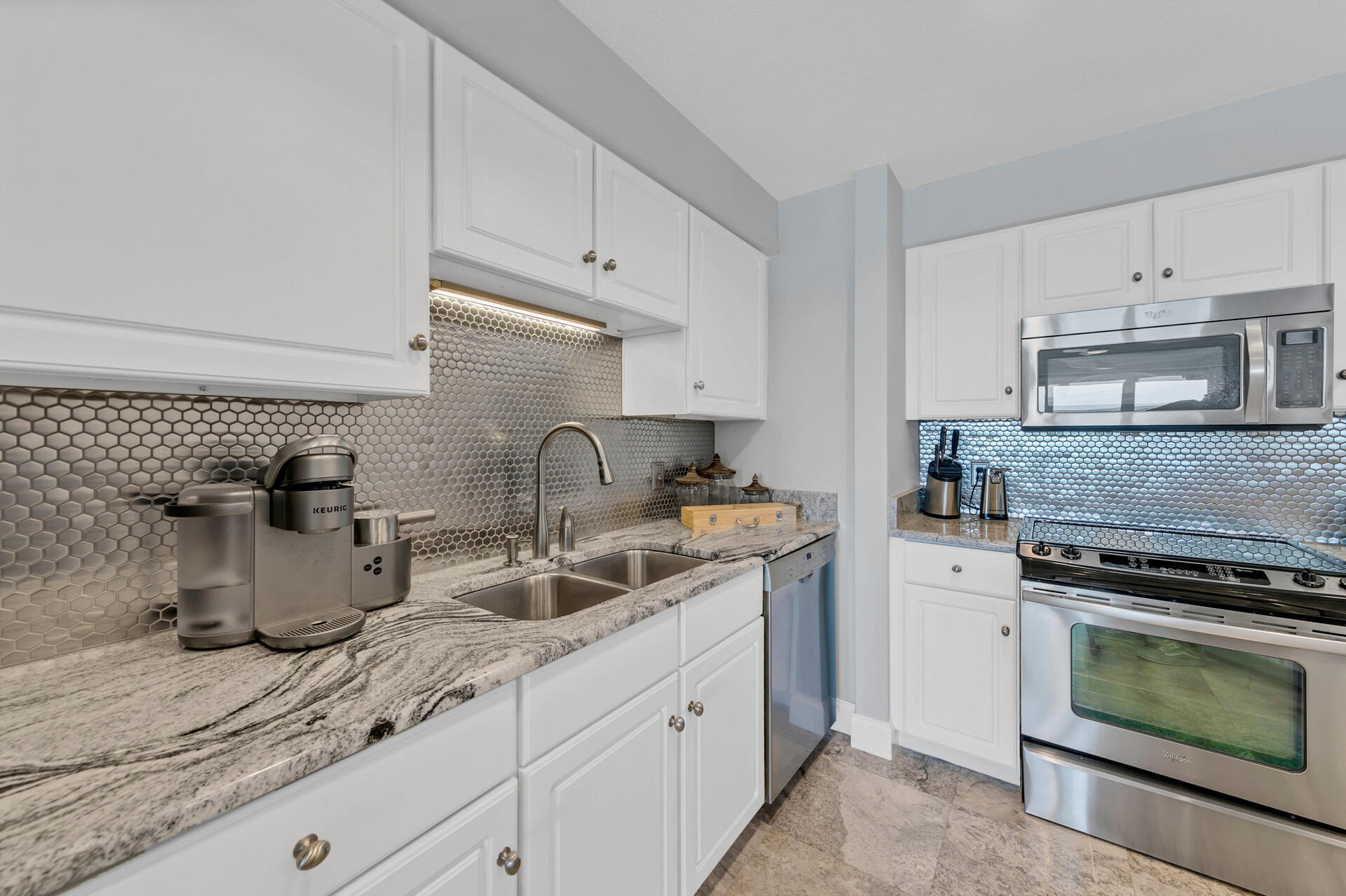 WATERVIEW TOWERS YACHT CLUB - Residential