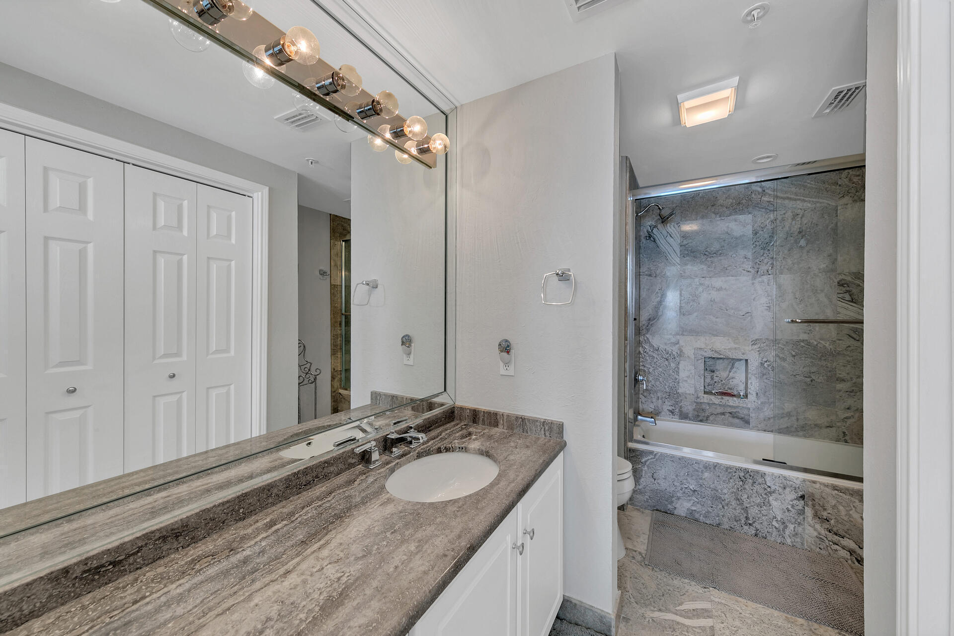 WATERVIEW TOWERS YACHT CLUB - Residential