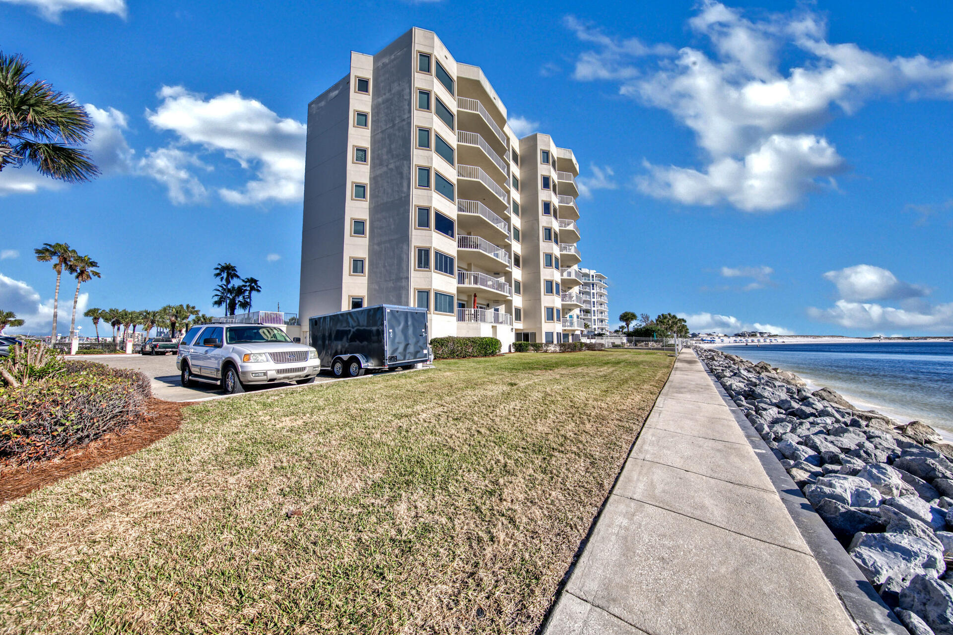 WATERVIEW TOWERS YACHT CLUB - Residential