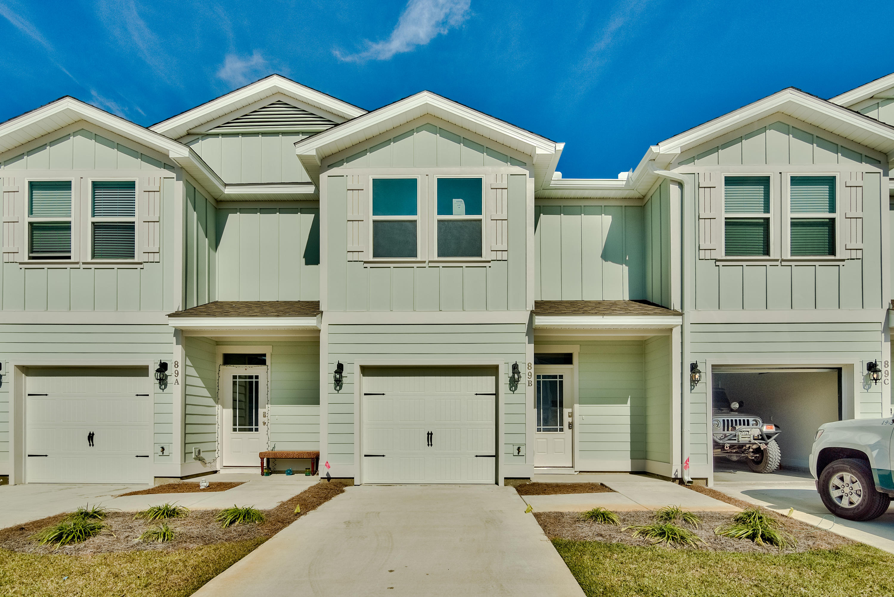 Recently constructed townhouse located just minutes away from CO Hwy 30a, some of the country's best beaches, incredible shopping, and world class dining. Miller's Crossing is in a central location to both Destin, and Panama City Beach, allowing you to enjoy the best of both worlds.