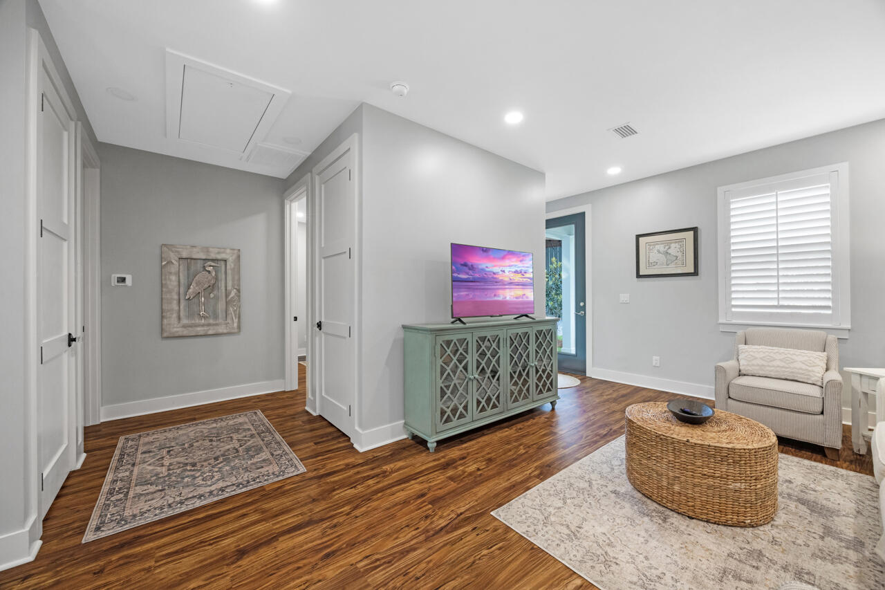 IMPERIAL LAKES - Residential