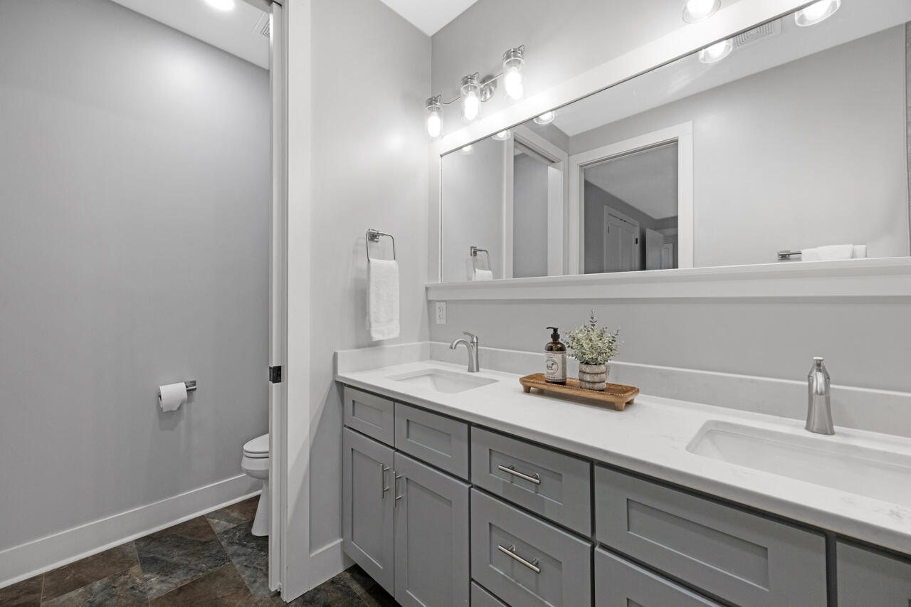 IMPERIAL LAKES - Residential