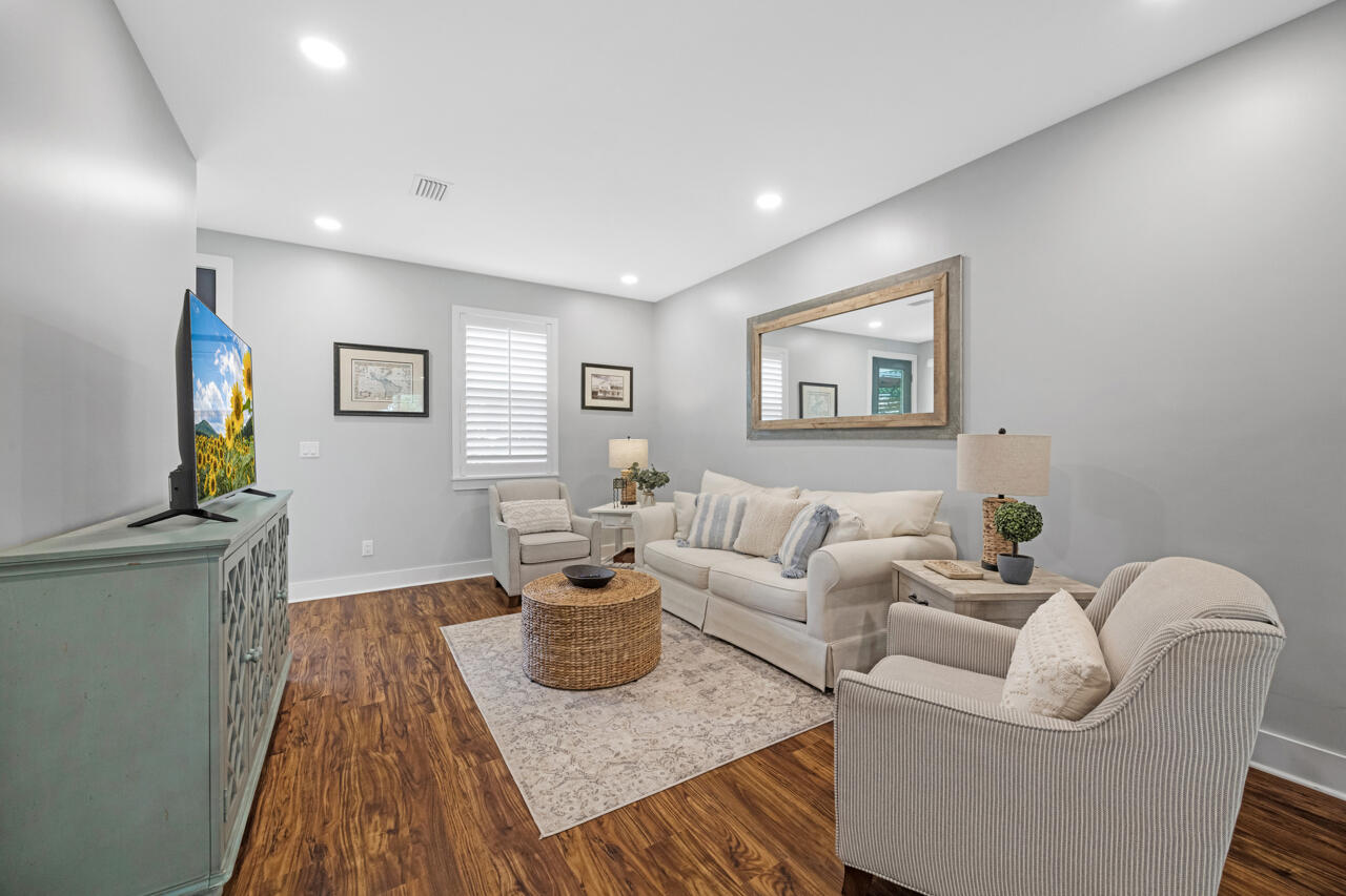 IMPERIAL LAKES - Residential