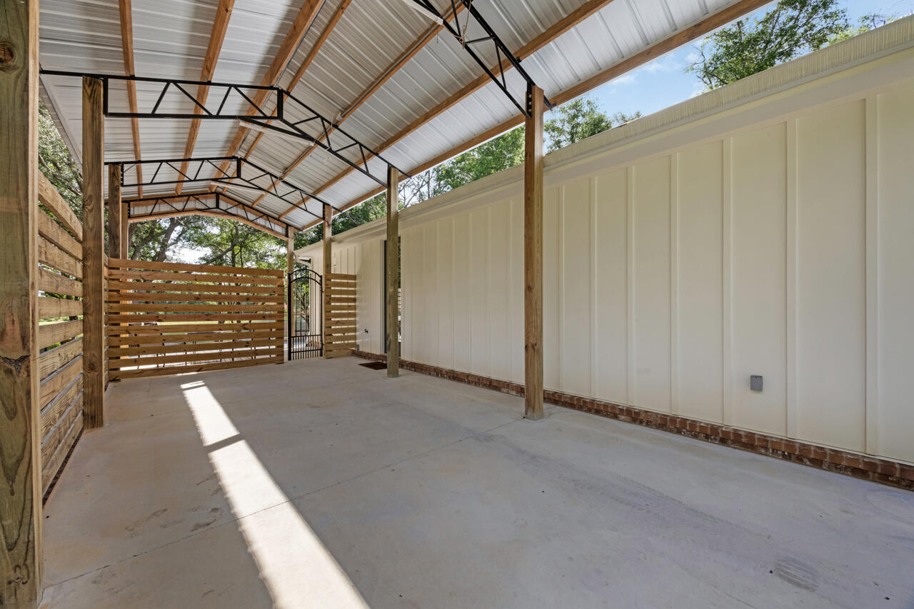 IMPERIAL LAKES - Residential