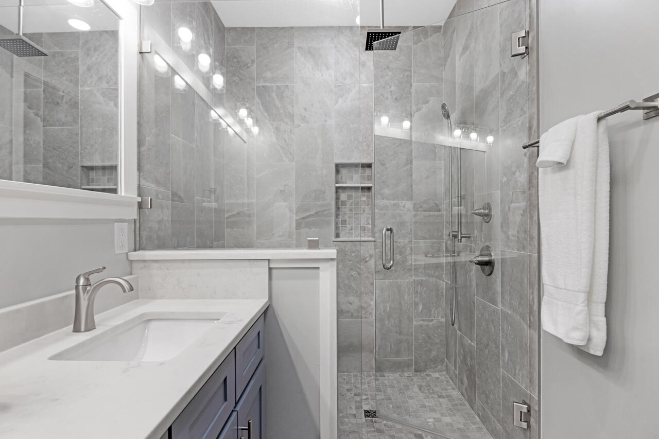 IMPERIAL LAKES - Residential