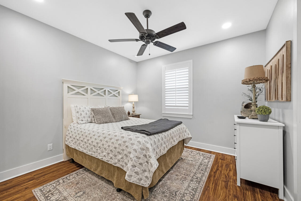 IMPERIAL LAKES - Residential