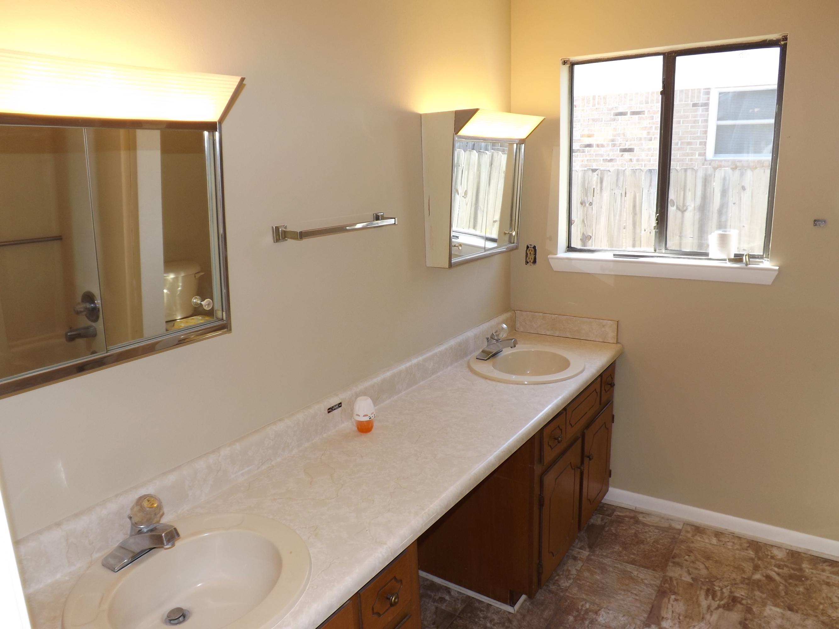 CREEKSIDE - Residential