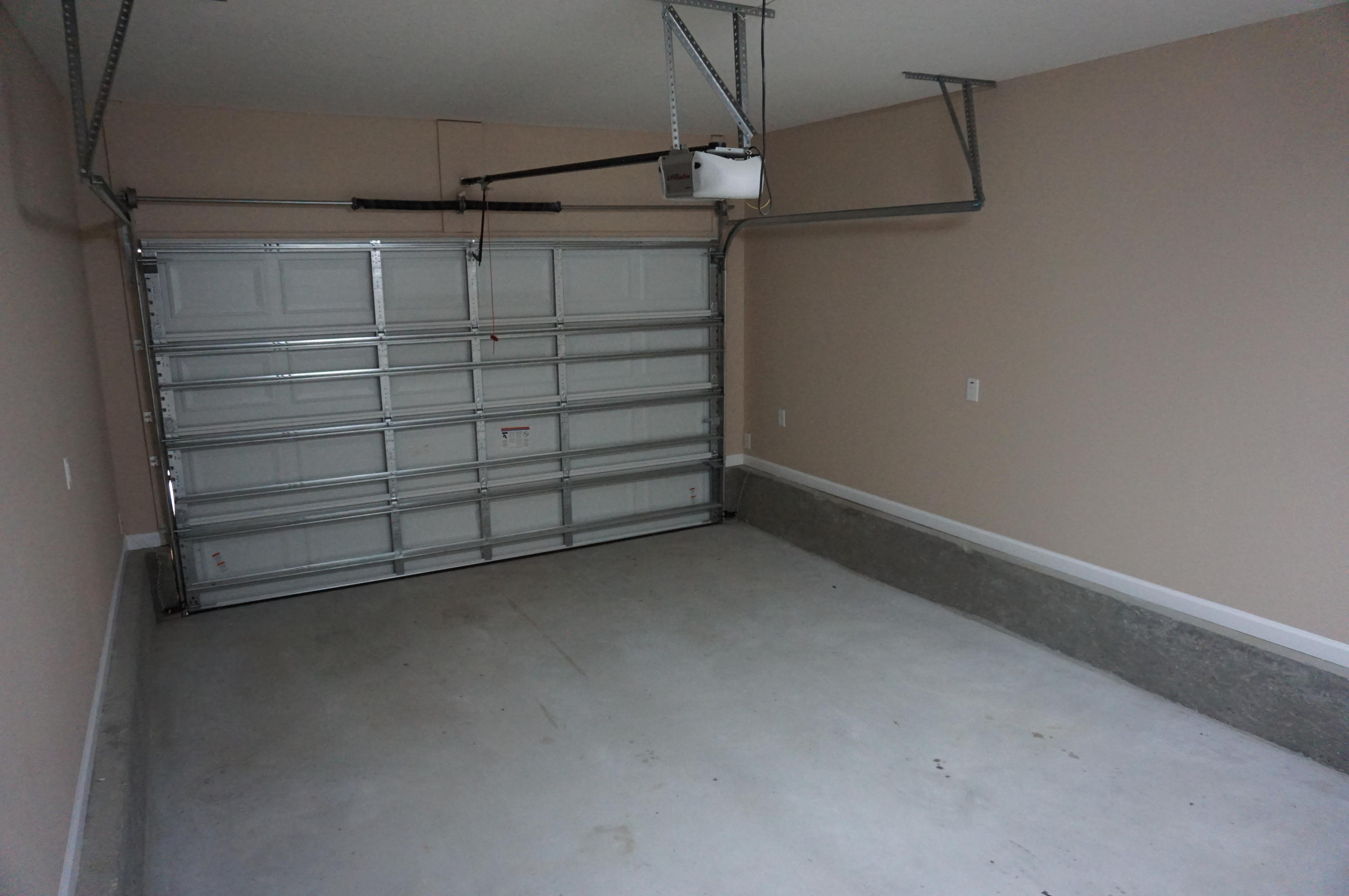 HOME INV CO OF MILLIGAN LOTS 14 THRU 16 BLK H - Residential Lease