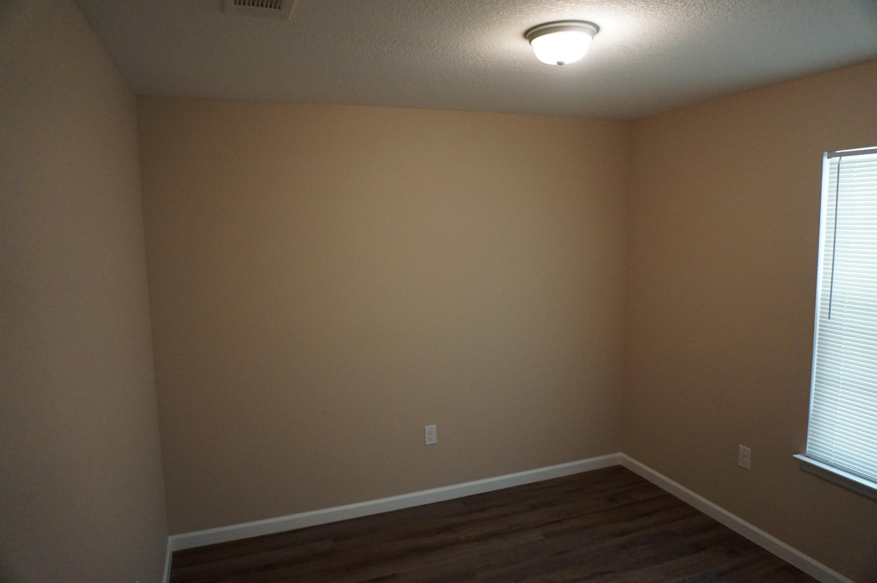 HOME INV CO OF MILLIGAN LOTS 14 THRU 16 BLK H - Residential Lease