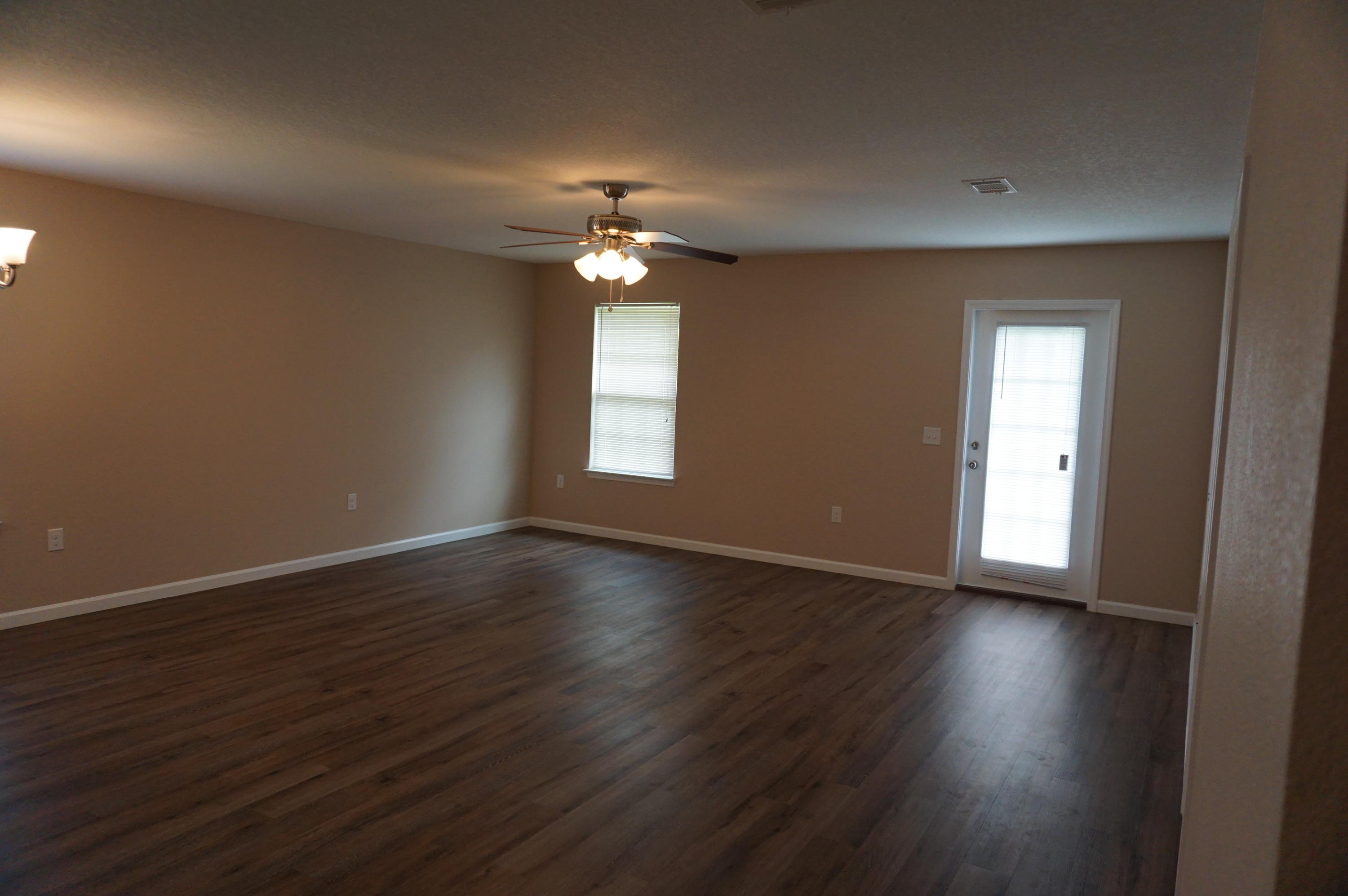 HOME INV CO OF MILLIGAN LOTS 14 THRU 16 BLK H - Residential Lease