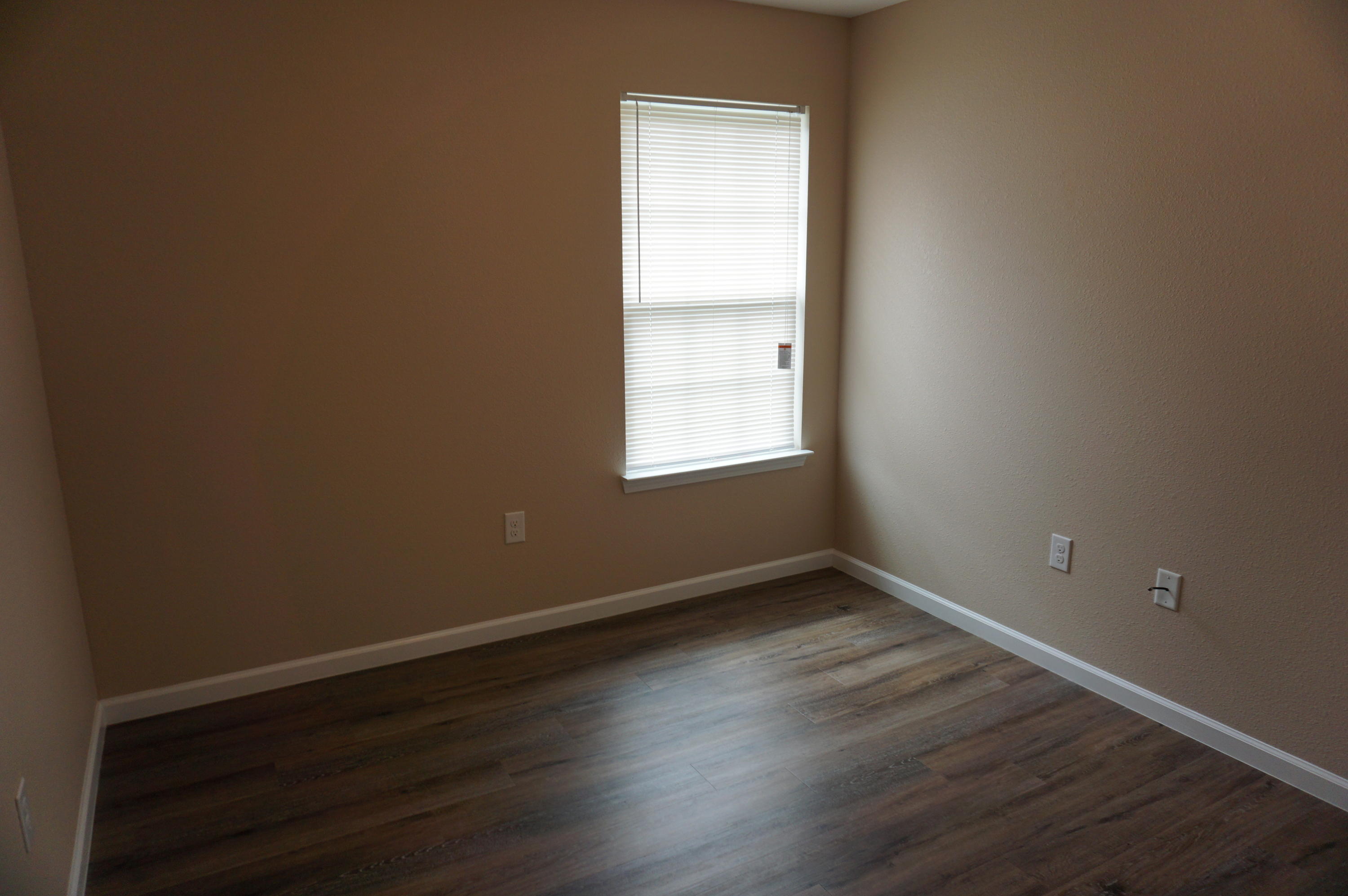 HOME INV CO OF MILLIGAN LOTS 14 THRU 16 BLK H - Residential Lease