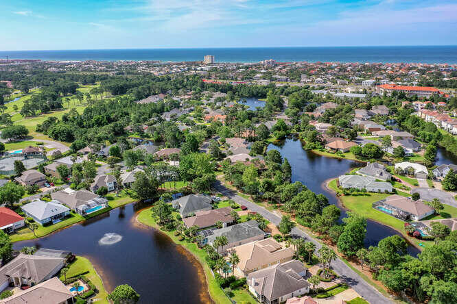 Emerald Lakes - Residential