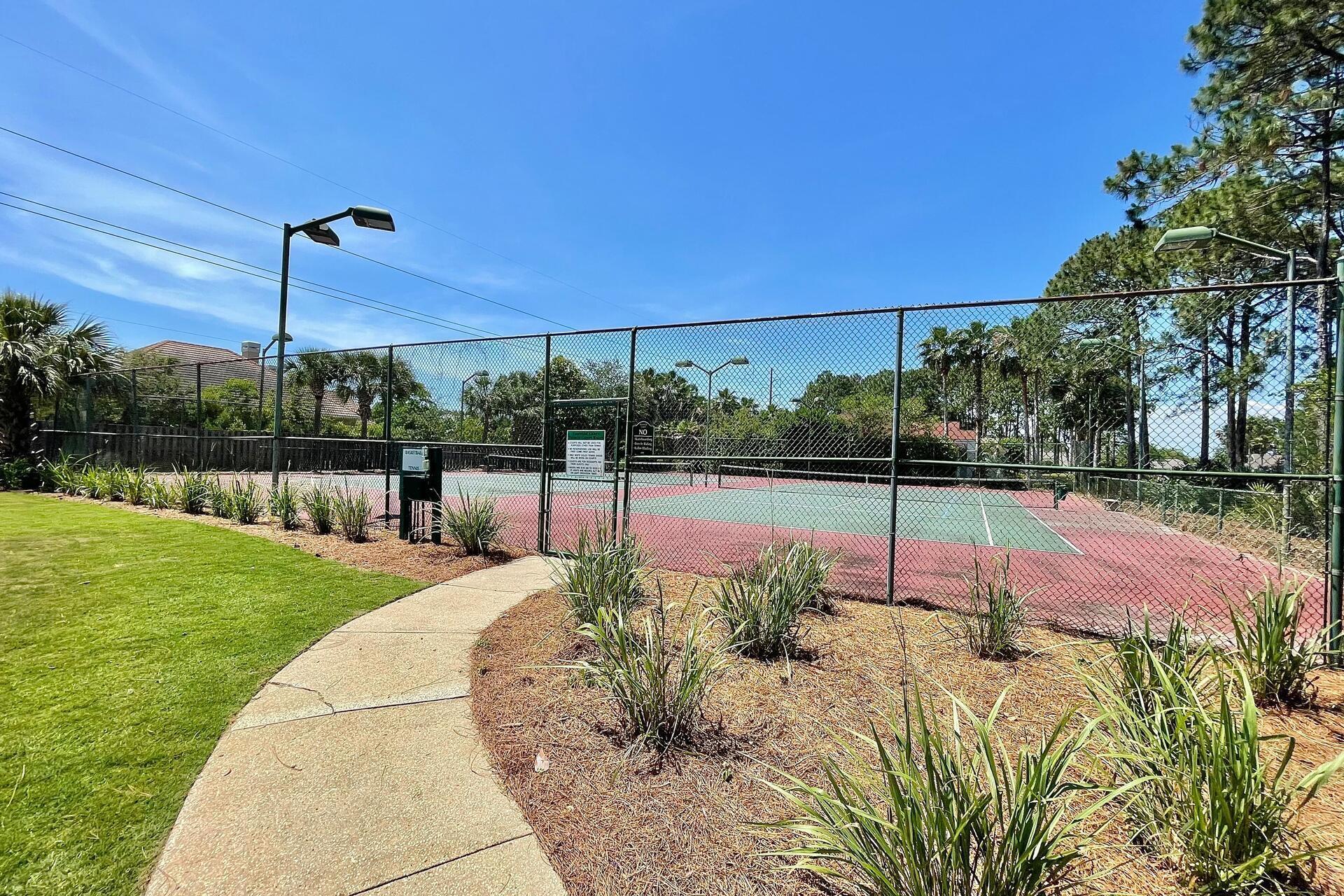 Emerald Lakes - Residential