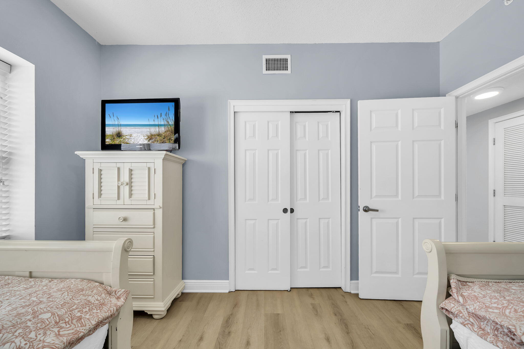 WATERS EDGE - Residential