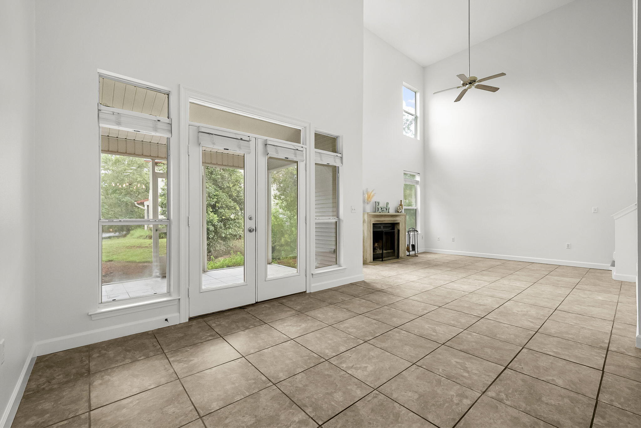 ESCADA - Residential Lease