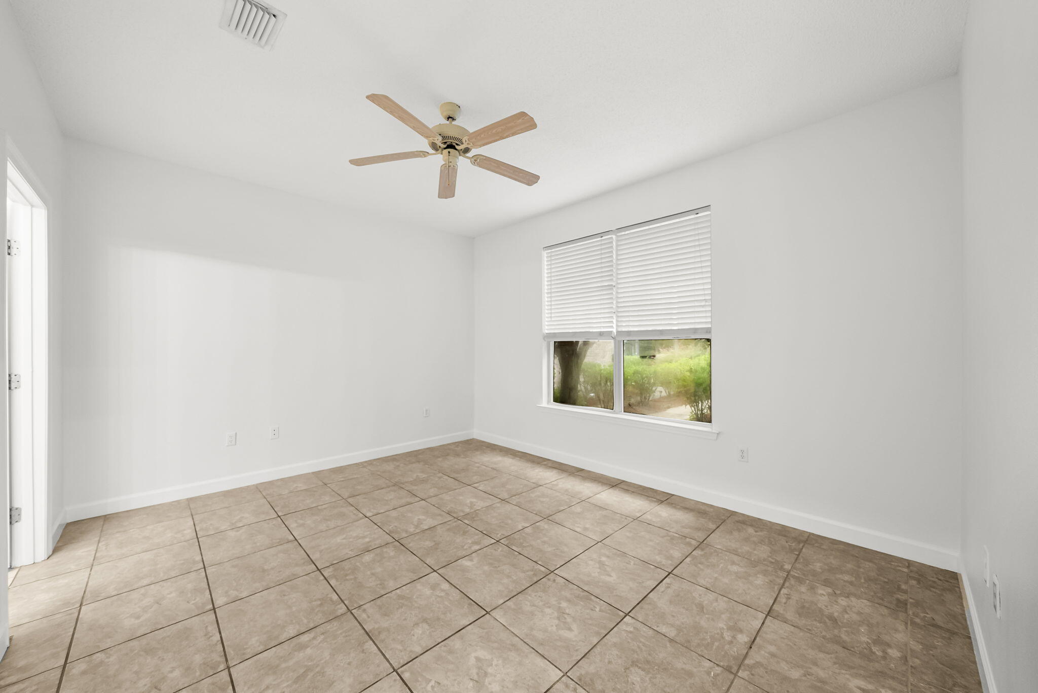 ESCADA - Residential Lease