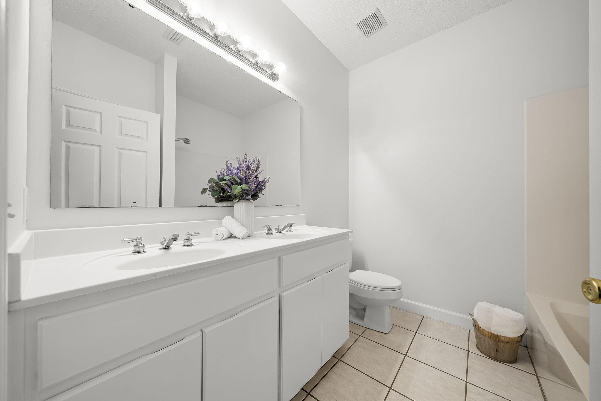 ESCADA - Residential Lease