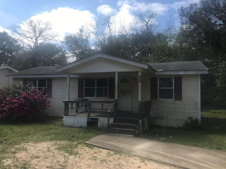 Cute fixer upper for sale in Fort Walton! This distressed property does need updating and TLC, but it is priced very low! Would make a great investment property. Vacant and easy to show