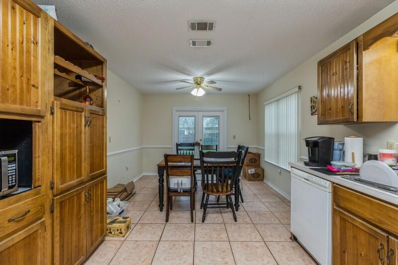 VILLAGE WEST - Residential