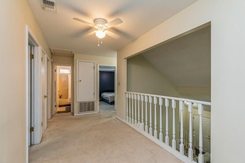 VILLAGE WEST - Residential