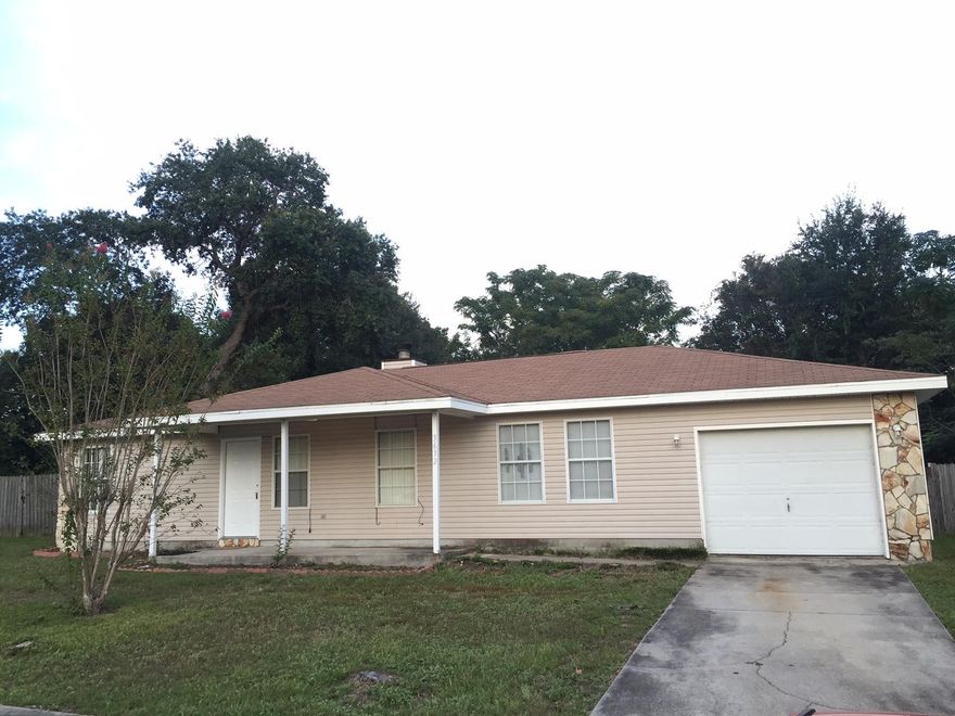 Rent reflects discount when paid by the first of each month or before. Fresh paint. No pets. No smoking. Clean credit, good rental and employment history. Drive by, call to see interior. Close to Beaches and Hurlburt Fld is about 25 minutes away (depending on traffic). located between  FWB and P'cola and 15 minutes to I-10. Nonrefund fee from security deposit upon vacating for carpet and pest control. Almost 1700 SQFT! room sizes are approx. ONLY A 1 CAR GARAGE...no street or yard parking allowed.