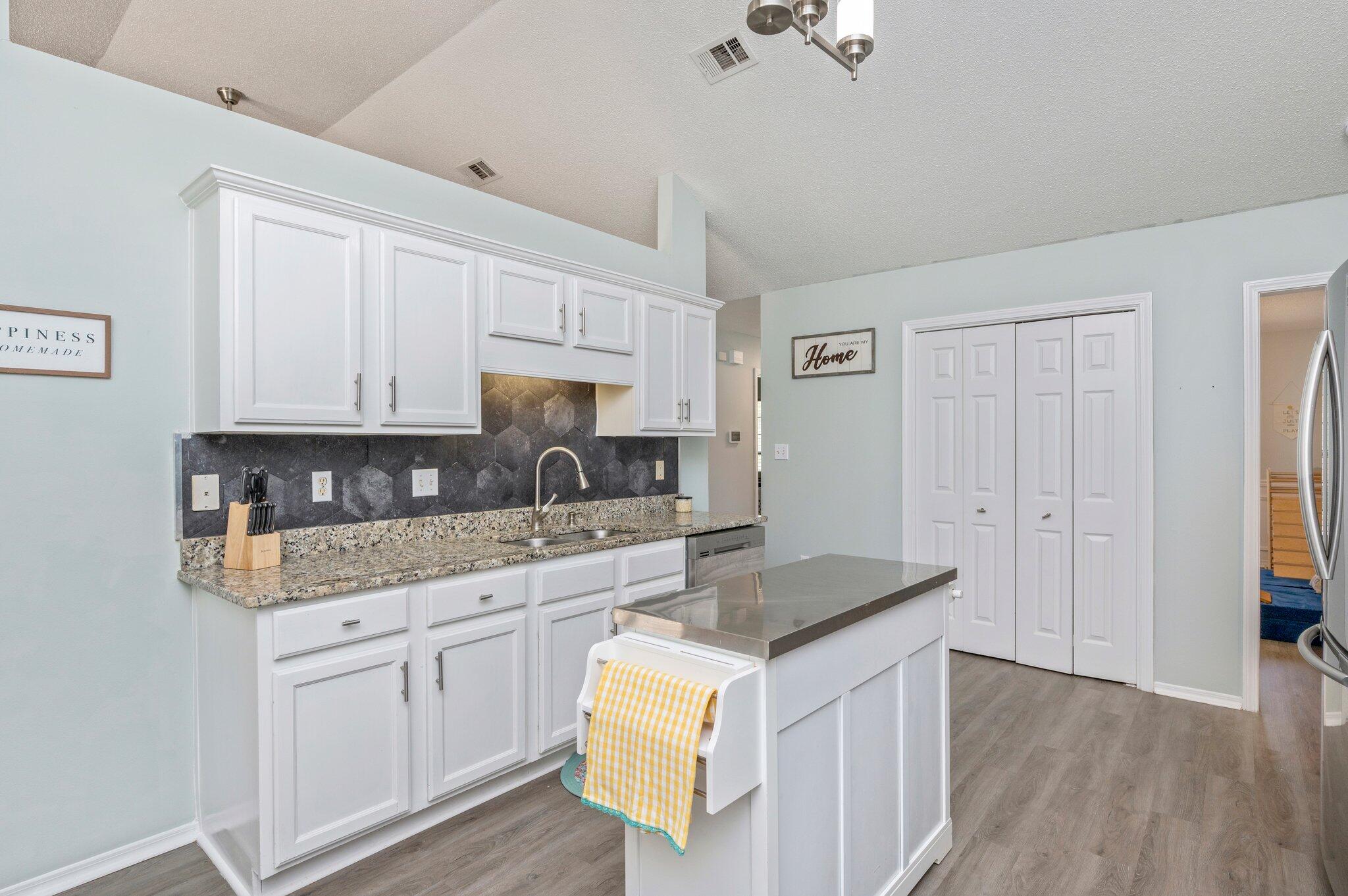 RIVERCHASE S/D PH 1 - Residential