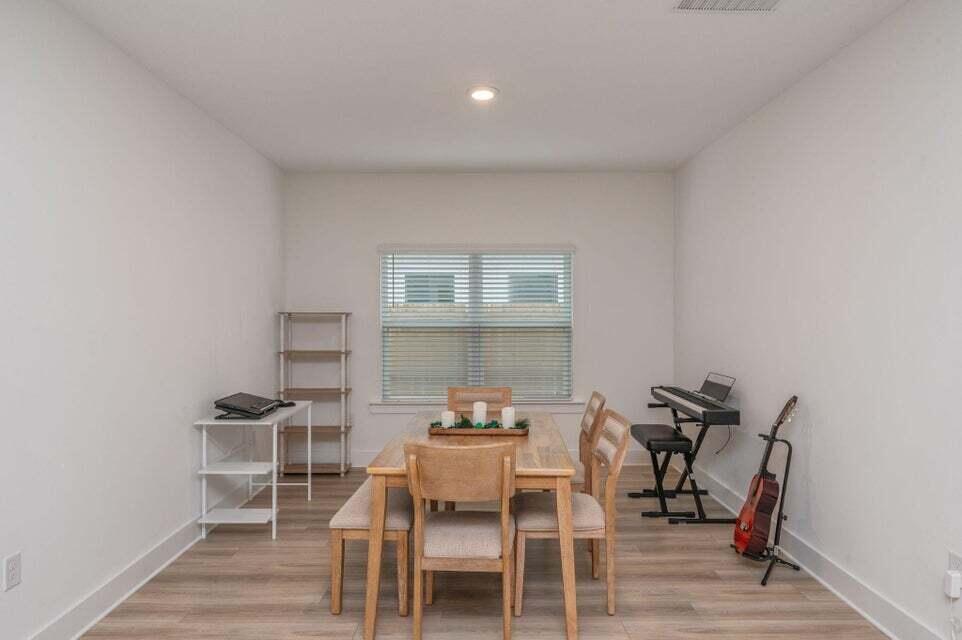 MAGNOLIA CREEK - Residential Lease