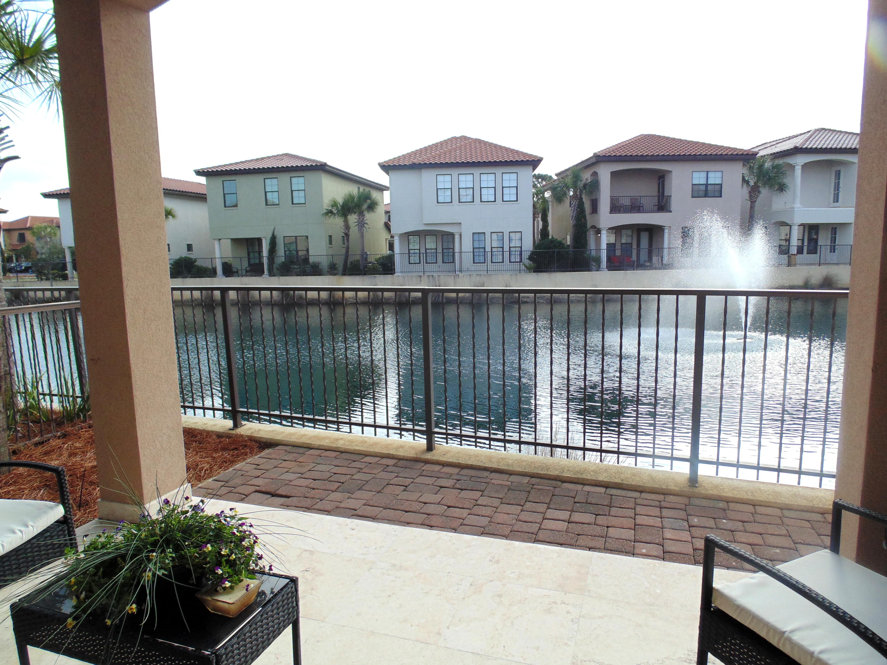 VILLA LAGO - Residential