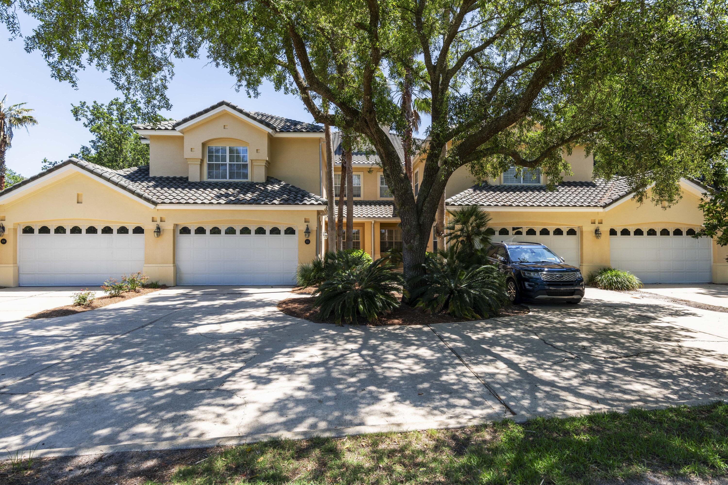 REGATTA BAY - Residential