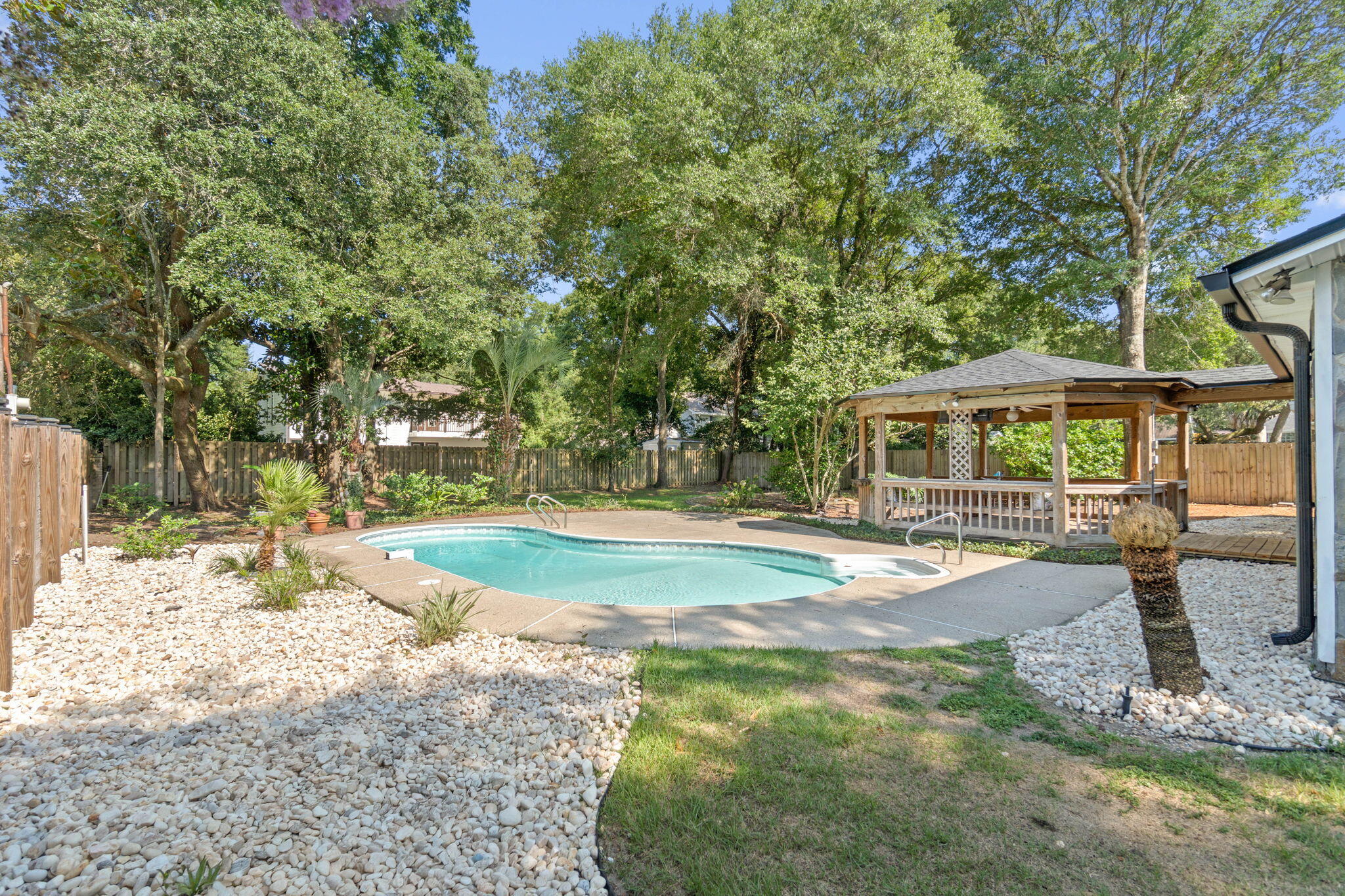 HANDS COVE - Residential Lease