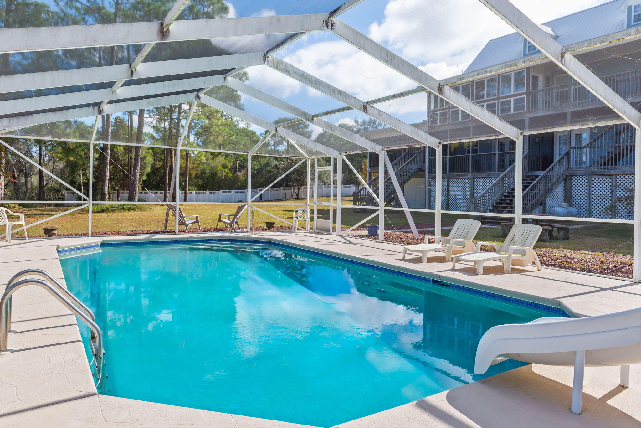 WHISPERING PINES - Residential