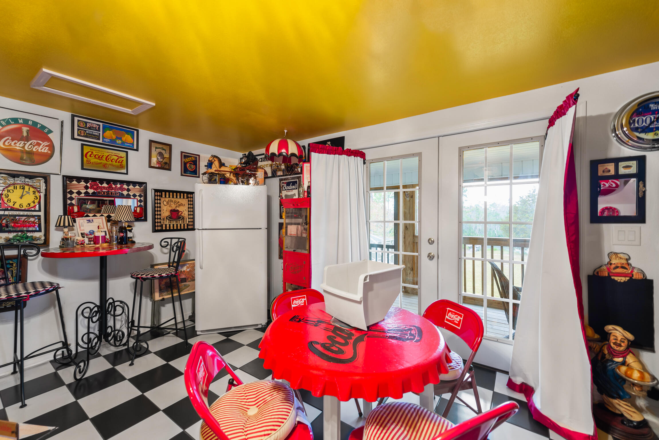 WHISPERING PINES - Residential