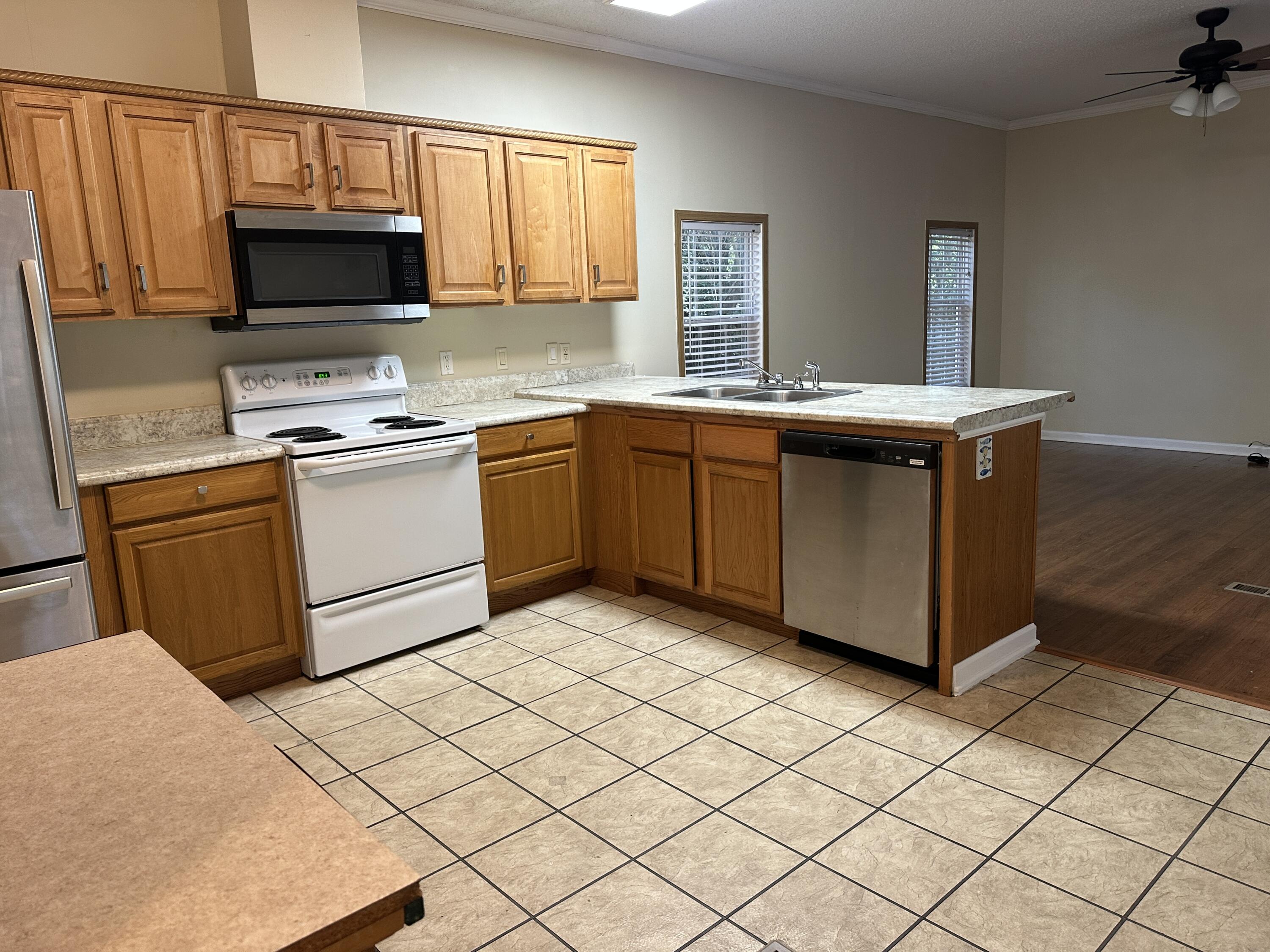 Cross Street S/D - Residential Lease