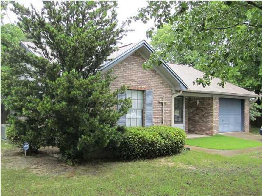 ***Short Sale***Looking for a nicely updated home on the south side of town? Well, you found it! Wait It gets even better!!! This home also sits on a flat lot with lots of space in the back yard. Inside the home you will notice the vaulted ceiling and stone fireplace. The floor plan is ''split'' which allows for added privacy. The home has also had some major renovations in the last several years to include Granite tile counter tops in the kitchen with clean ceramic tile backsplash. The Family room features built-in book cases for added space and a crisp look. The home has been finished out with crown molding and oversize base boards that give the home an elegant look. This one is a must see so call today for your private viewing!