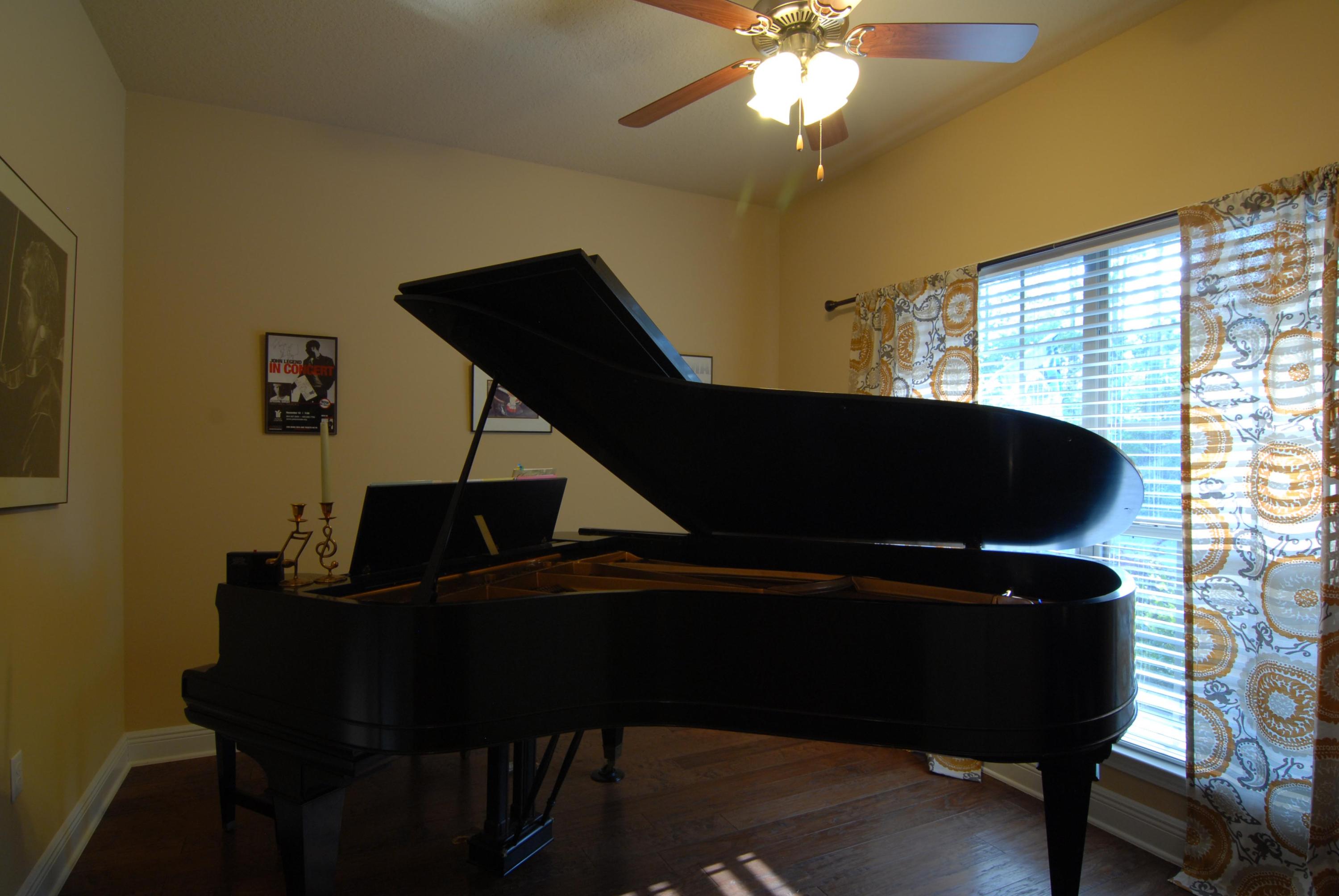 WHISPERING LAKE - Residential