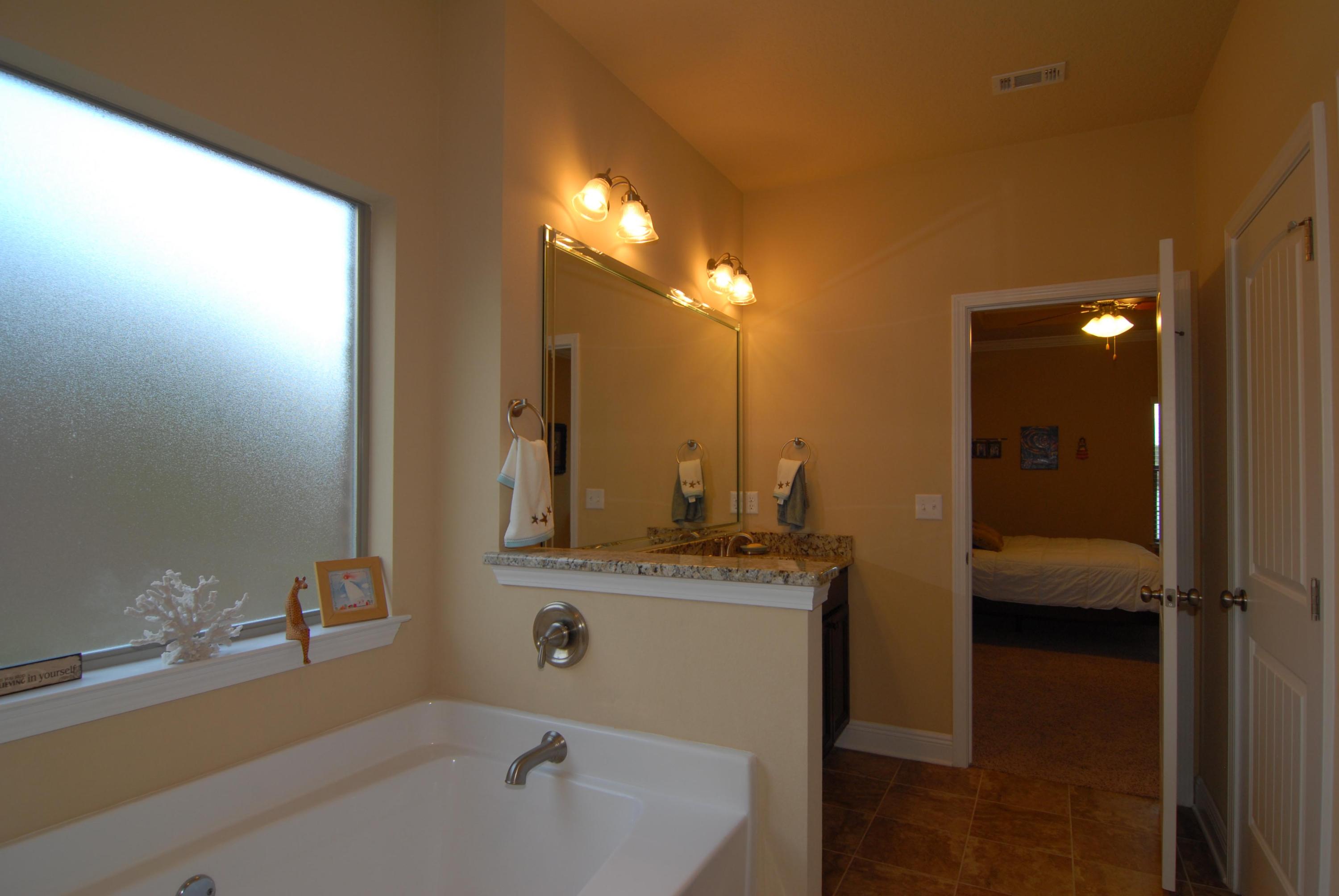 WHISPERING LAKE - Residential