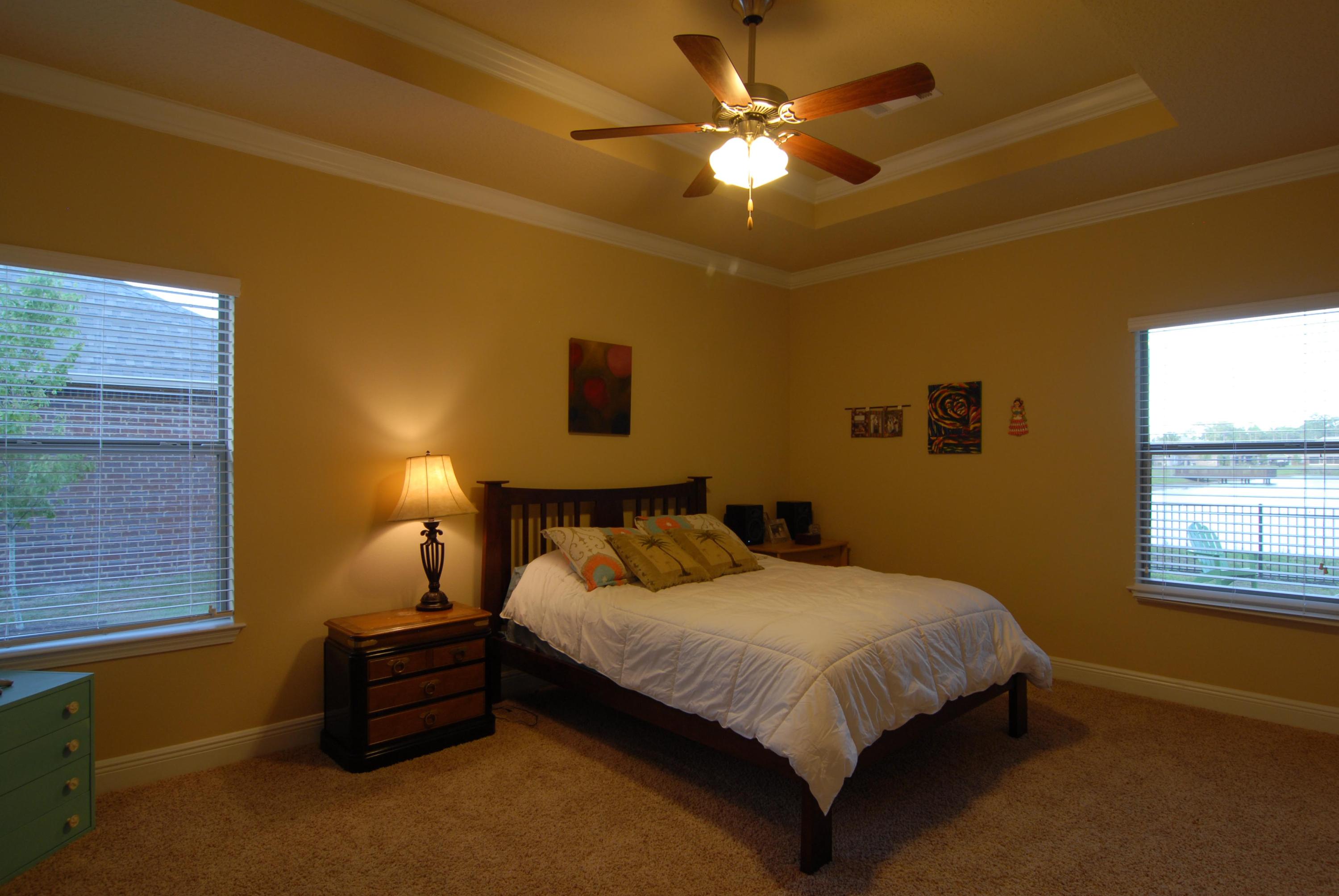 WHISPERING LAKE - Residential