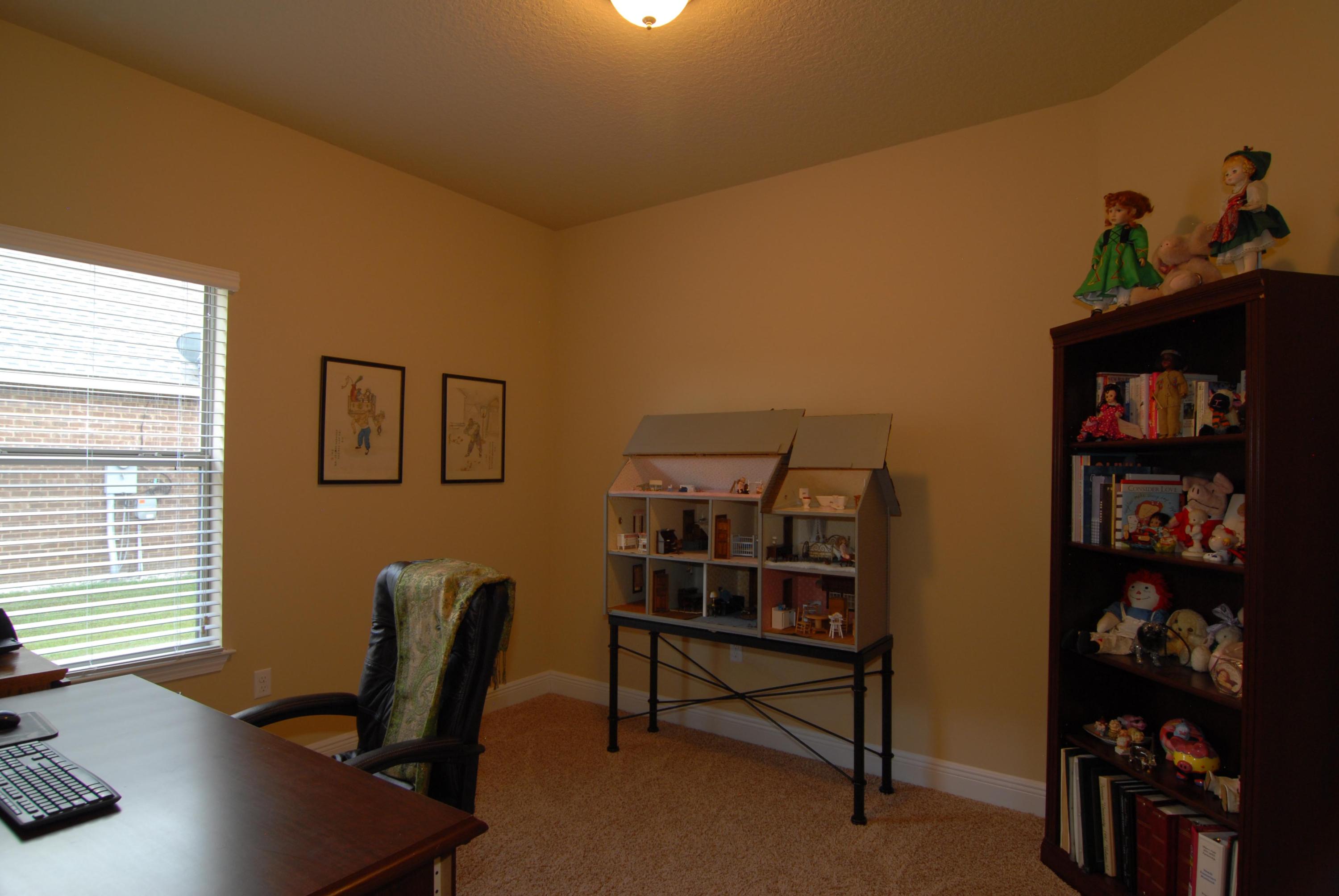 WHISPERING LAKE - Residential