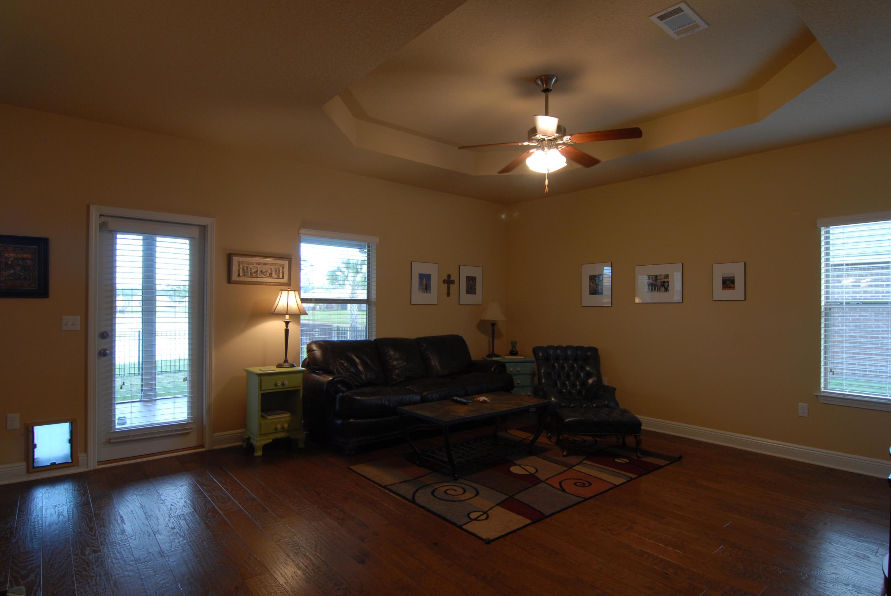 WHISPERING LAKE - Residential