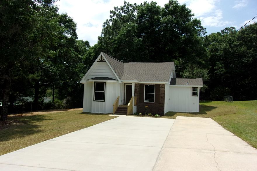 Newly remodeled 3 bedroom 2 bath home.  No HOA's and almost an acre of property - partially fenced.   Great starter home or for those downsizing.  Home has new appliances and a large kitchen pantry, fresh paint and LPV flooring throughout, large laundry room.   Master bathroom has new tile flooring and a tiled shower.   Minutes from shopping, local activities and interstate 10.    Don't wait, come see your new home today.  Seller to offer up to $5000 towards buyers closing cost and prepaids with reasonable offer.