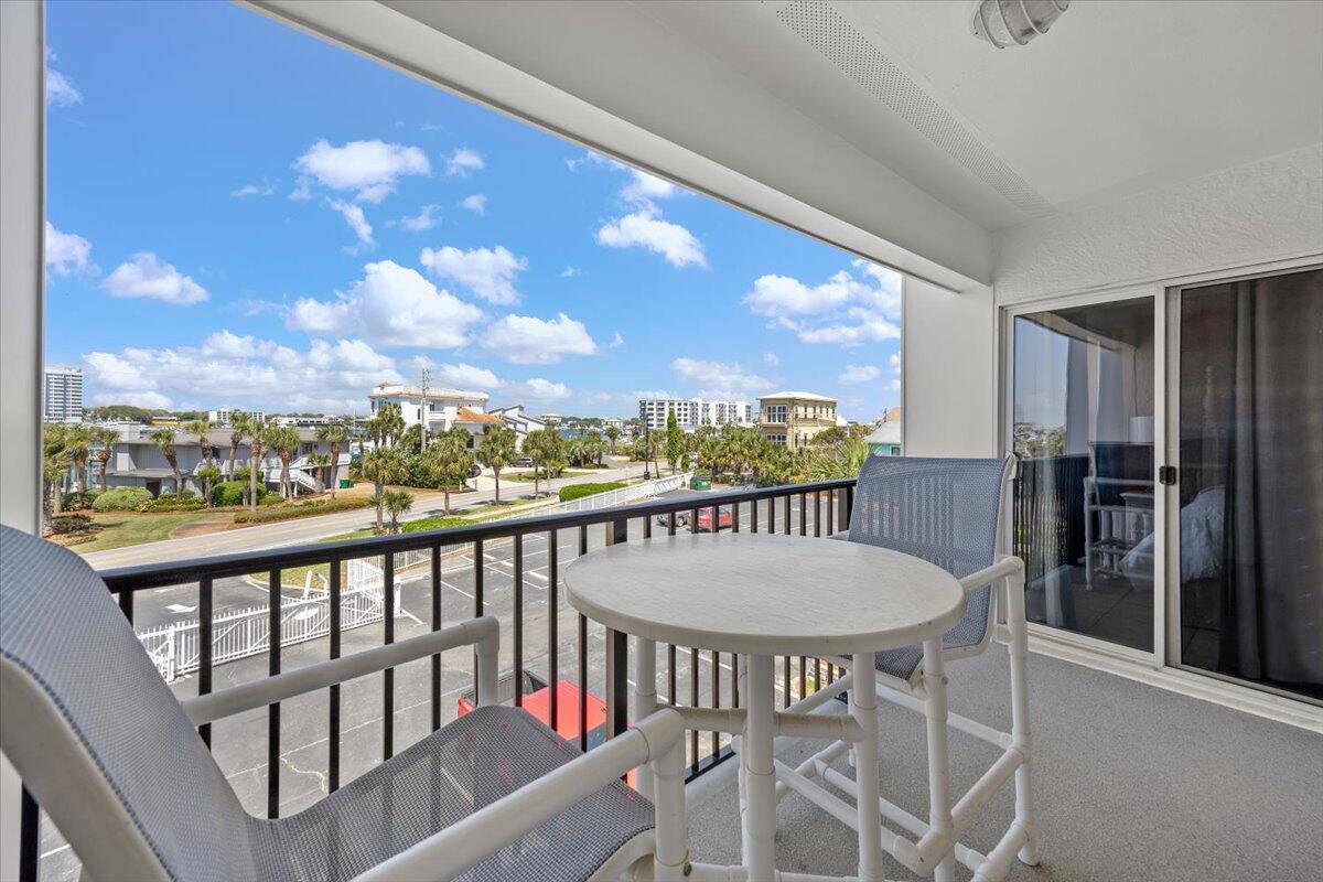 POOLSIDE VILLAS CONDO - Residential