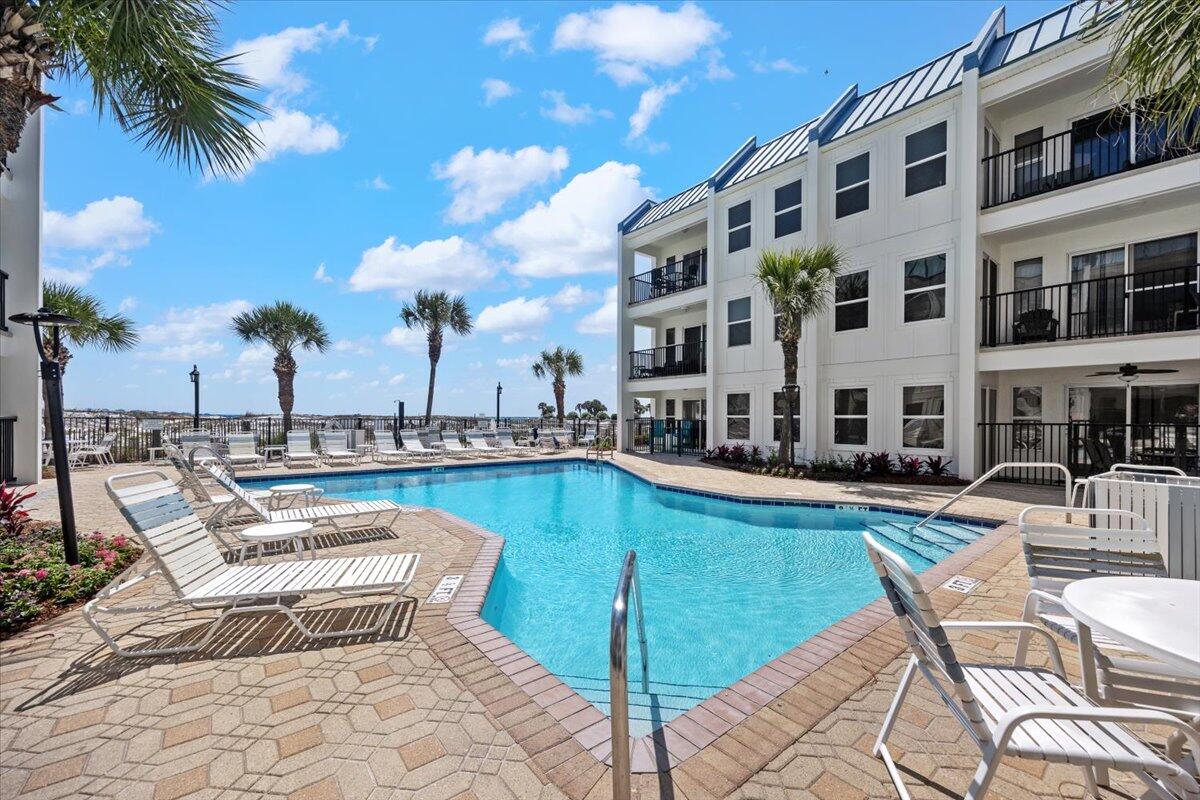 POOLSIDE VILLAS CONDO - Residential