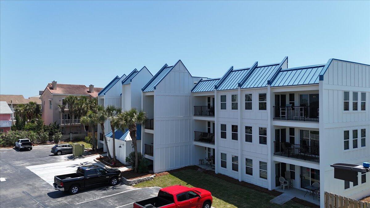 POOLSIDE VILLAS CONDO - Residential