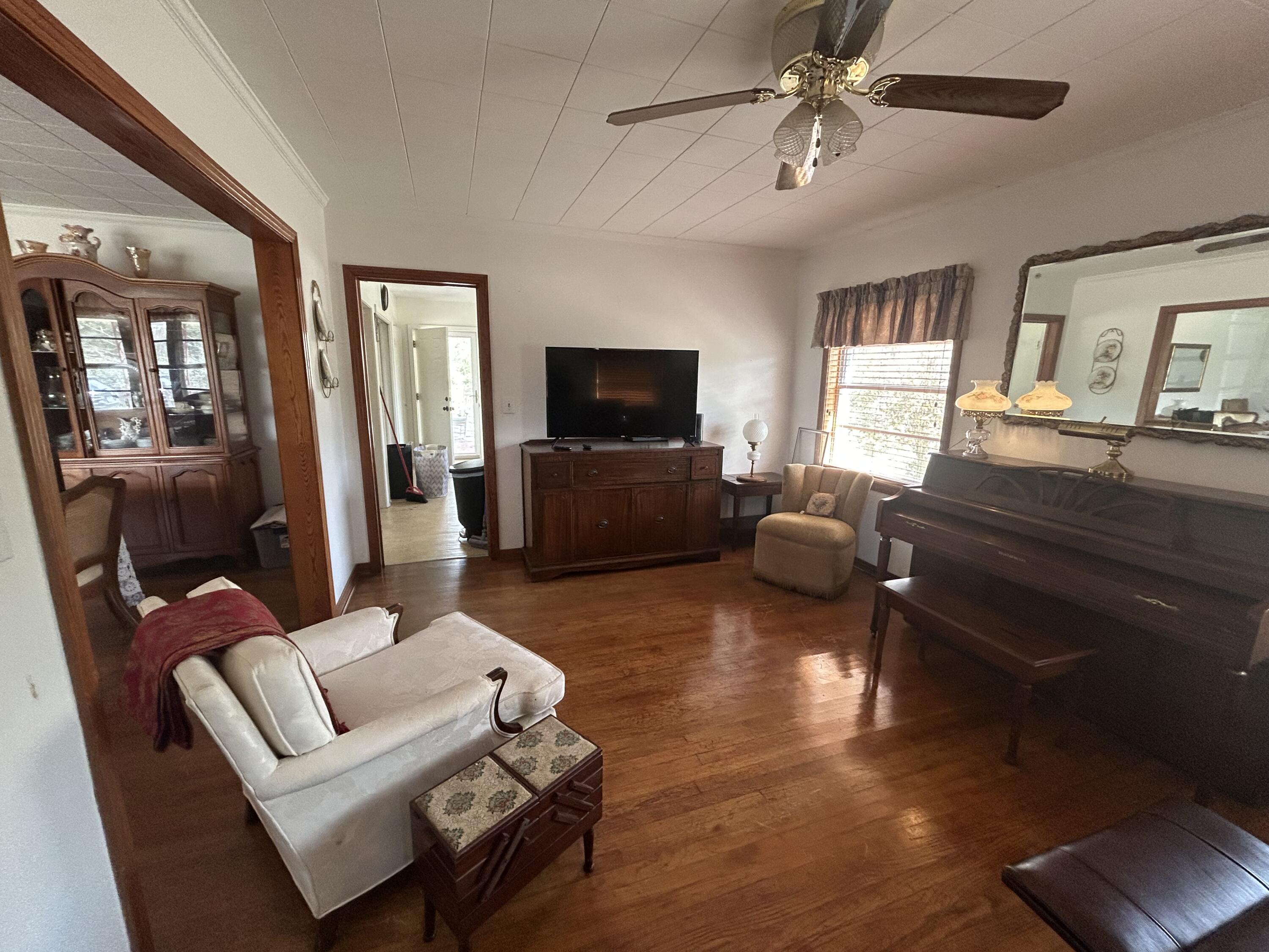 METES & BOUNDS - Residential Lease