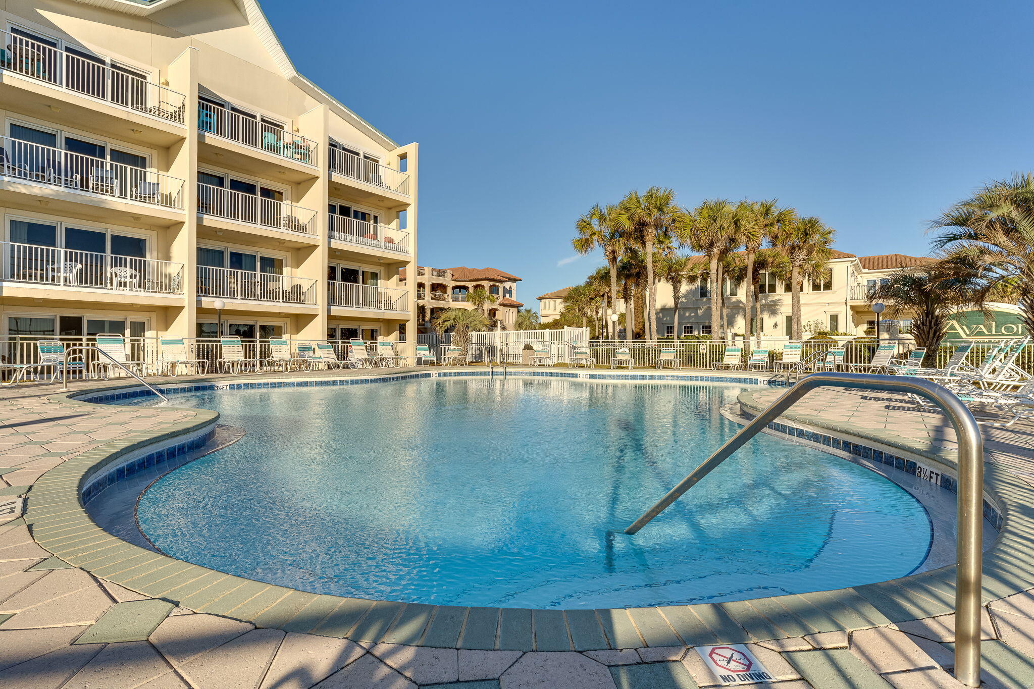 MARAVILLA CONDO 1 - Residential